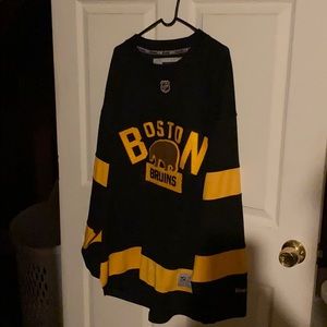 Boston Bruins replica winter classic jersey